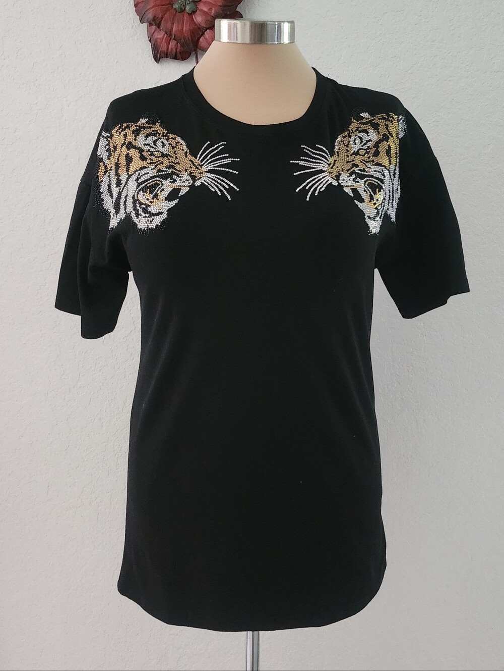 MAY BY SHINING STAR / Black Women's Short-Sleeve Top - Gold Sequin Tiger Motifs